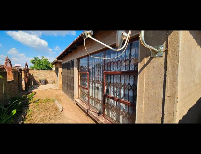 4 BEDROOM HOUSE FOR SALE IN SOSHANGUVE TT